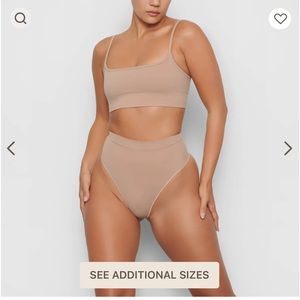 SKIMS BUNDLE!seamless sculpt thong s-m